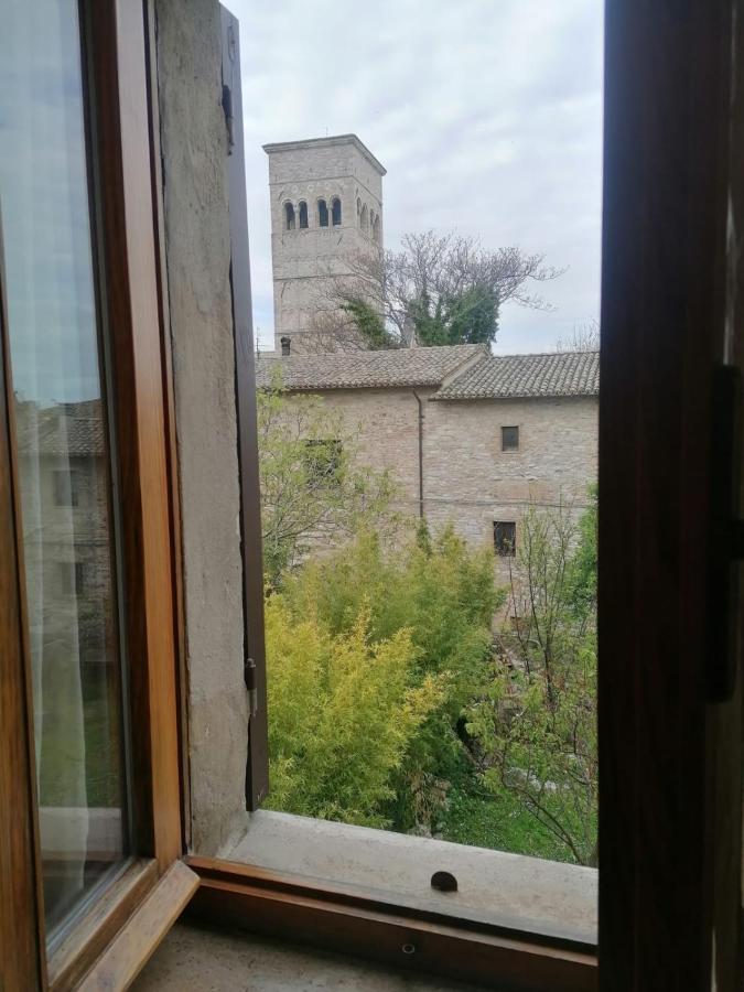 Assisi Hus Stanza Tripla In Appartamento المظهر الخارجي الصورة